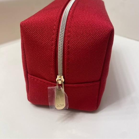 New Dior cosmetic pouch with 3 Dior samples - Picture 2 of 3